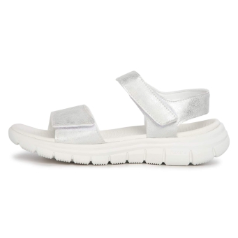 Zapatos deportivos y flotadores